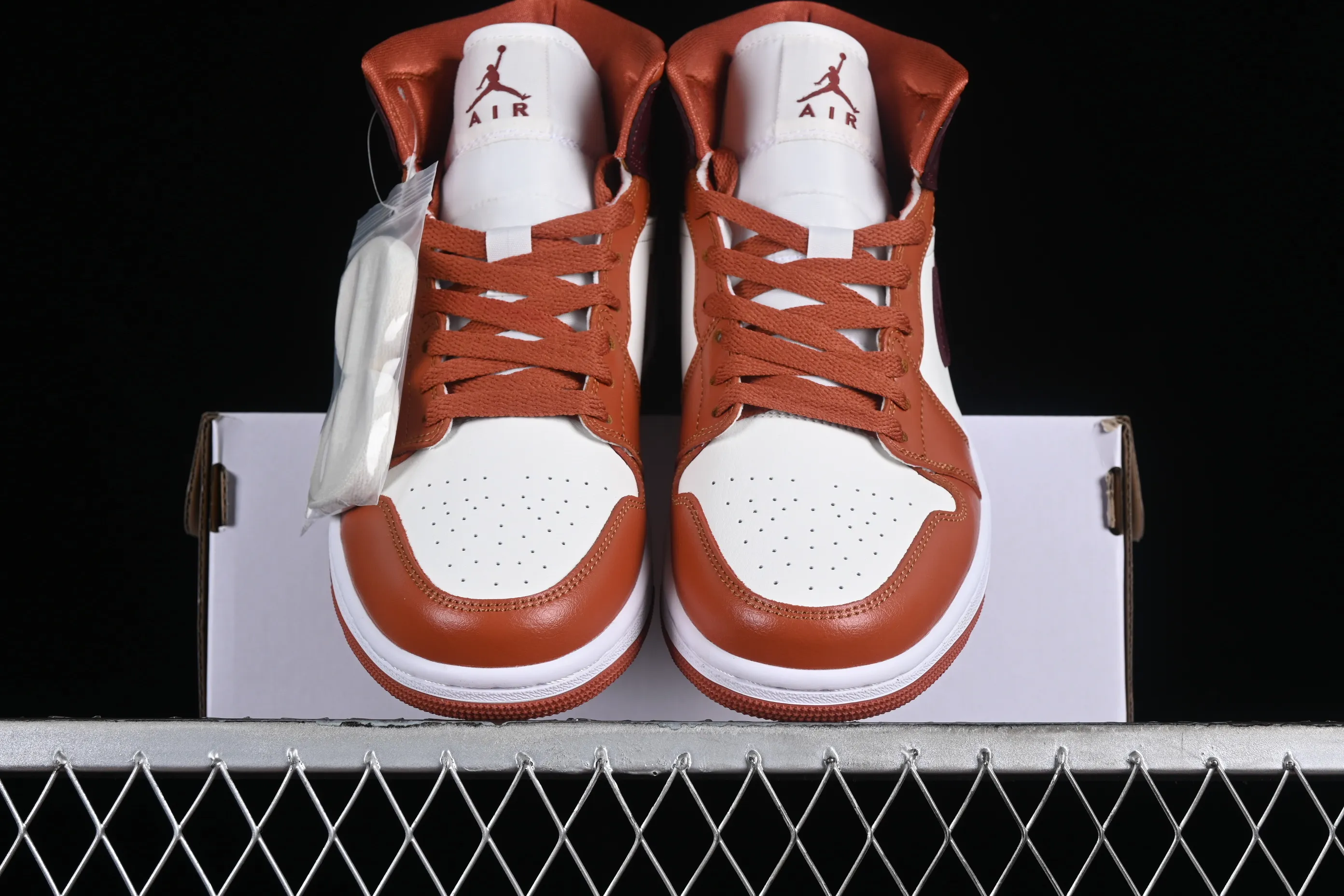 All Categories Air Jordan Jordan Series Basketball Shoes Air Jordan 1 Mid Air Jordan 1 Mid AJ1 Joe 1 Caramel Brown Chinese Cultural Leisure Sneakers BQ6472-200